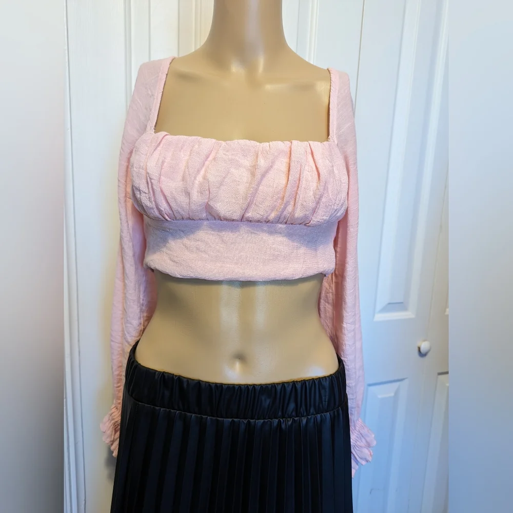 Princess Polly Puffy Sleeved Crop Top with Open Back Size 4.